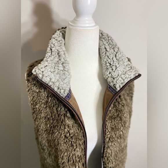 Small Katydid Faux Fur Brown Tan Lighweight Vest w/ Pockets - Picture 9 of 11